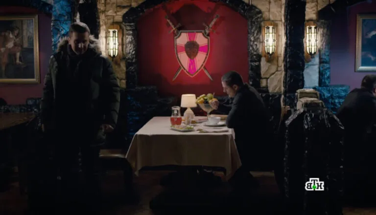 Момент из 11 серии 2 сезона