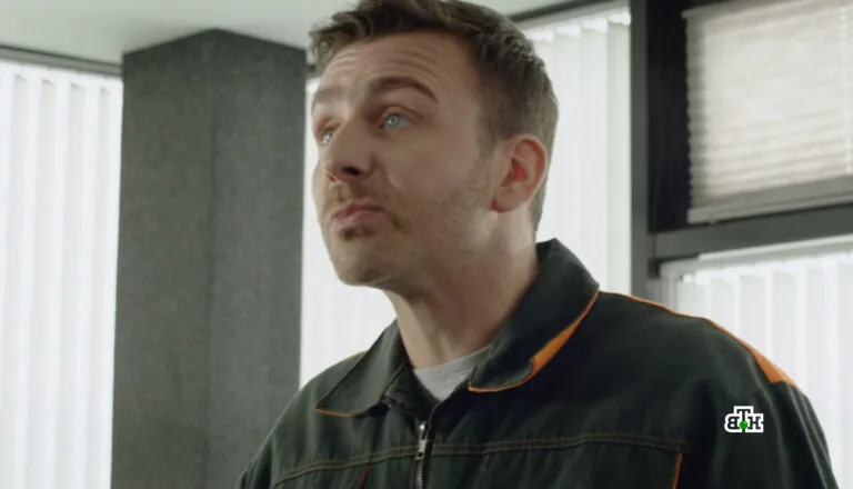 Момент из 4 серии 3 сезона